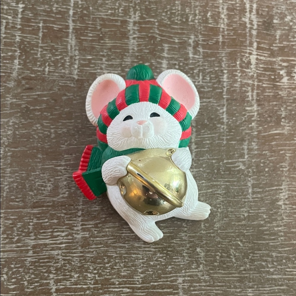 Vintage Hallmark Christmas Holiday Mouse w/ Jingle Bell Acrylic Pin Brooch